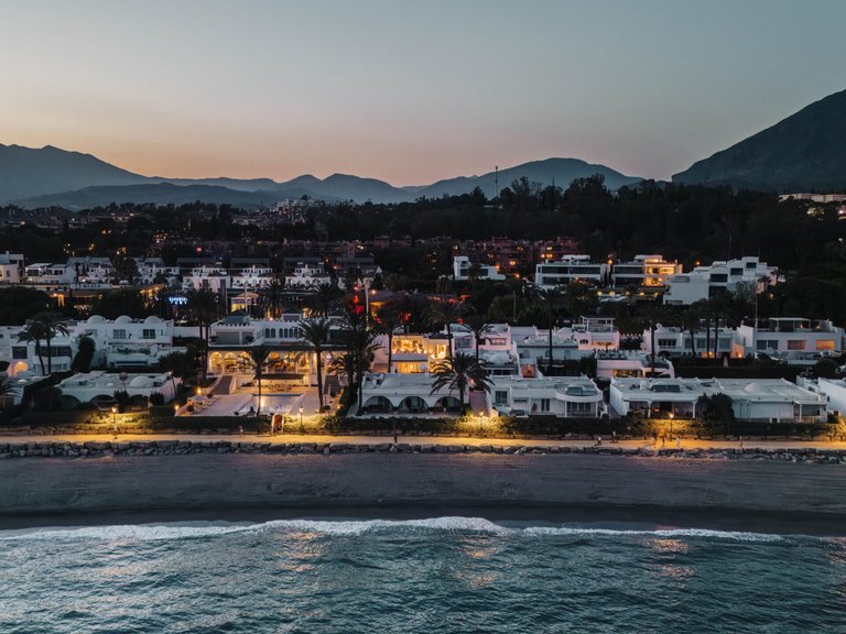 Villa for sale on Golden Mile in Marbella, Málaga 24