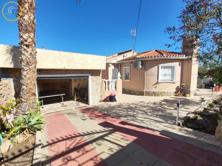 Villa for sale in Pilar de la Horadada, Alicante, Costa Blanca 1