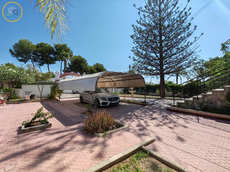 Villa for sale in Pilar de la Horadada, Alicante, Costa Blanca 1