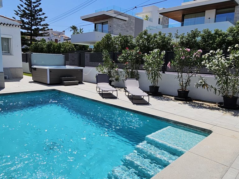 Villa for sale in San Pedro, Málaga 1