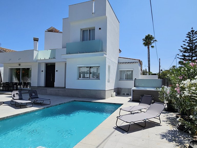 Villa for sale in San Pedro, Málaga 4