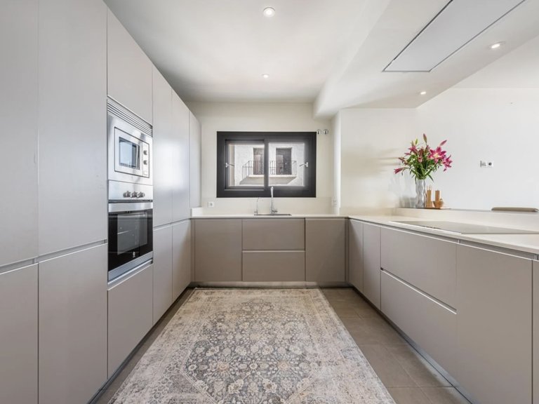 Apartment for sale in Puerto Banus, Málaga 5