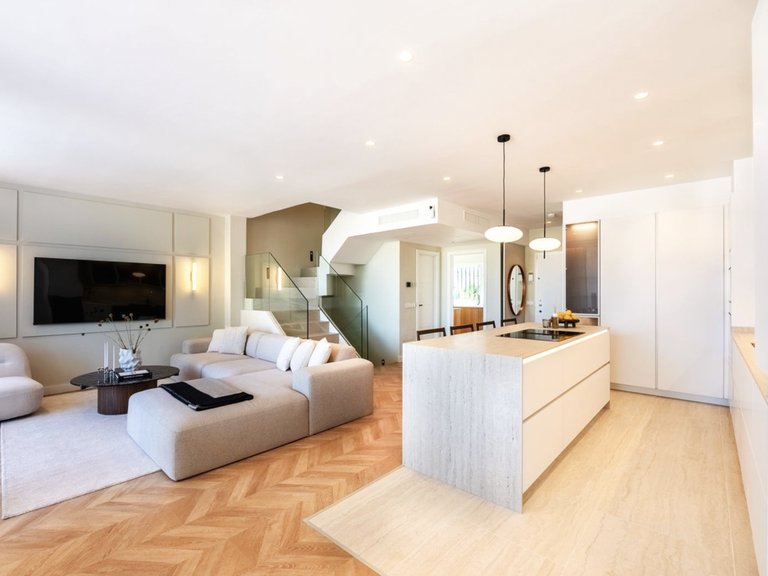 Villa for sale on Golden Mile, Marbella, Málaga 11