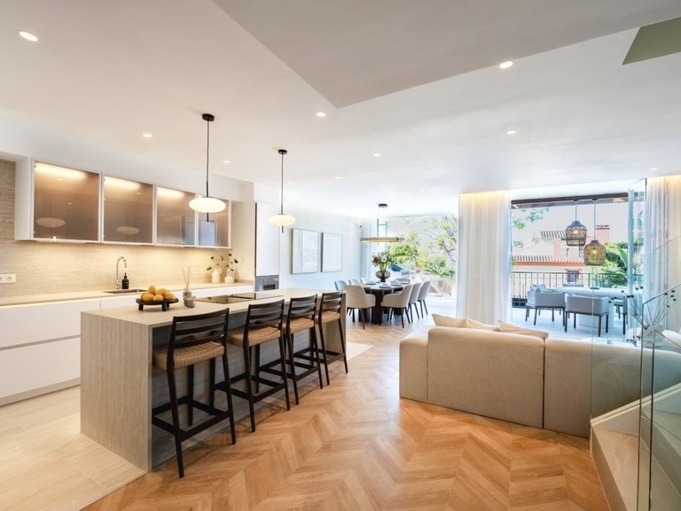 Villa for sale on Golden Mile, Marbella, Málaga 3