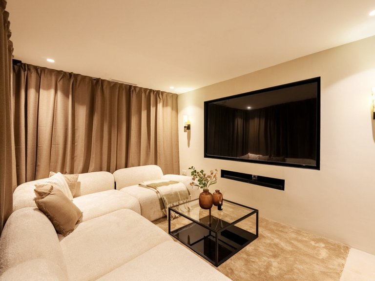 Villa for sale on Golden Mile, Marbella, Málaga 22