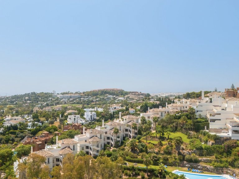 Apartment for sale in Nueva Andalucía, Marbella, Málaga 20