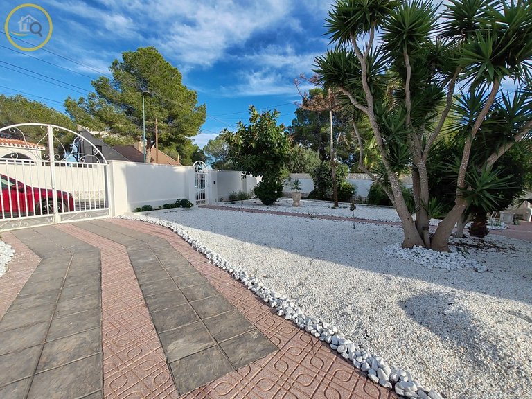 Villa for sale in Pilar de la Horadada, Alicante 2