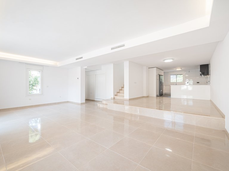 Townhouse for sale in Nueva Andalucía, Marbella, Málaga 6