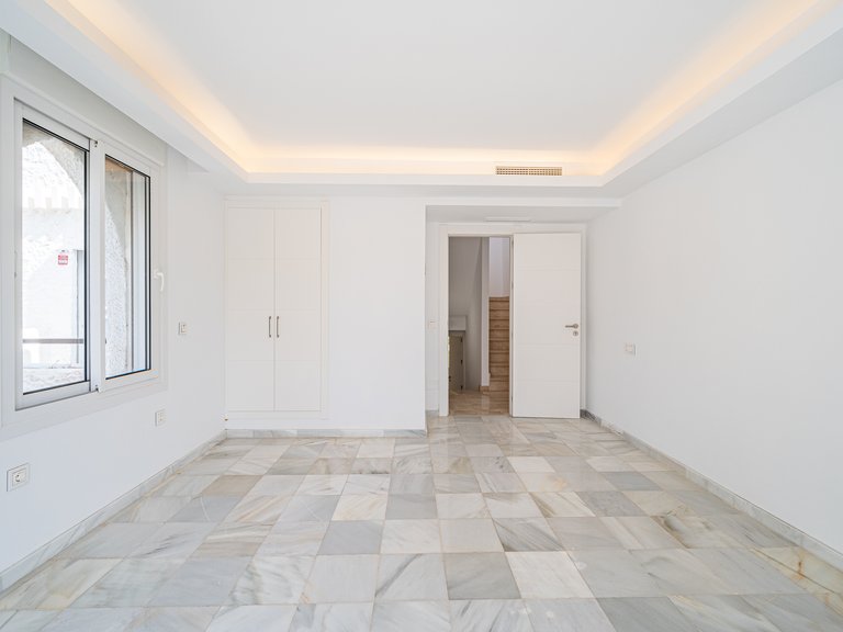 Townhouse for sale in Nueva Andalucía, Marbella, Málaga 19