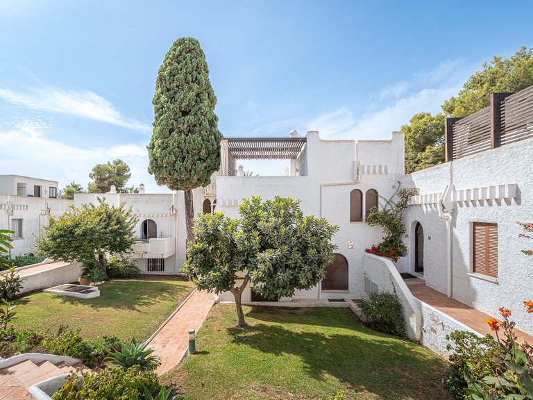 Townhouse for sale in Nueva Andalucía, Marbella, Málaga 1