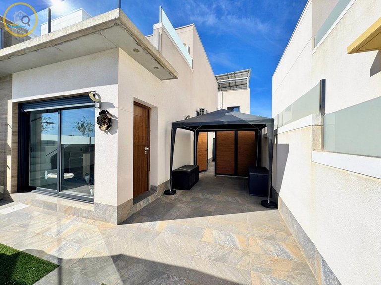 Villa for sale in Pilar de la Horadada, Alicante 11