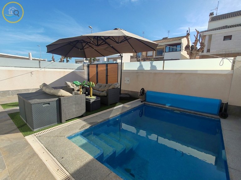 Villa for sale in Pilar de la Horadada, Alicante 2