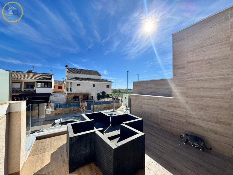 Villa for sale in Pilar de la Horadada, Alicante 24