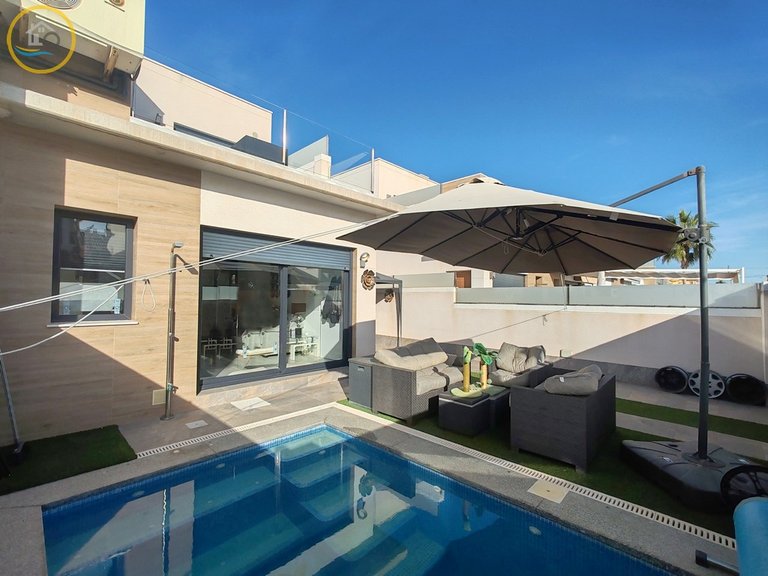 Villa for sale in Pilar de la Horadada, Alicante 3