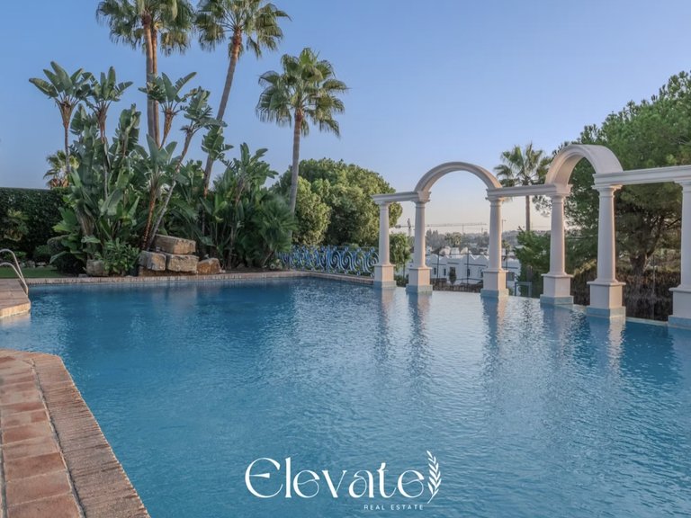 Villa for sale in Nueva Andalucía, Marbella, Málaga 23