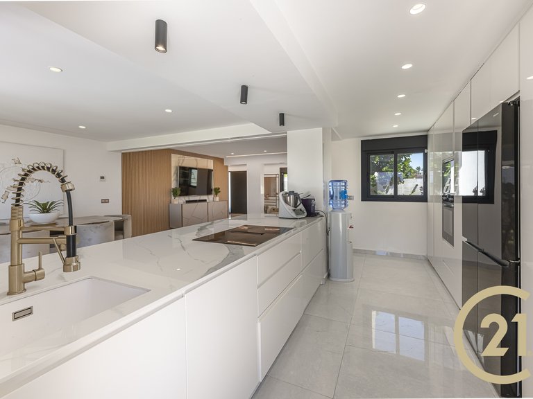 Villa for sale in Estepona, Málaga 5