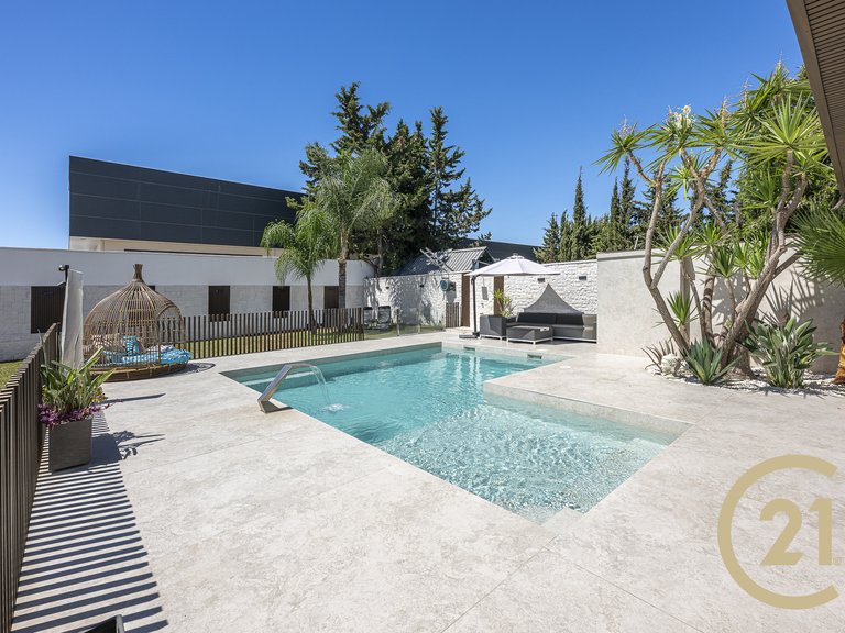 Villa for sale in Estepona, Málaga 2