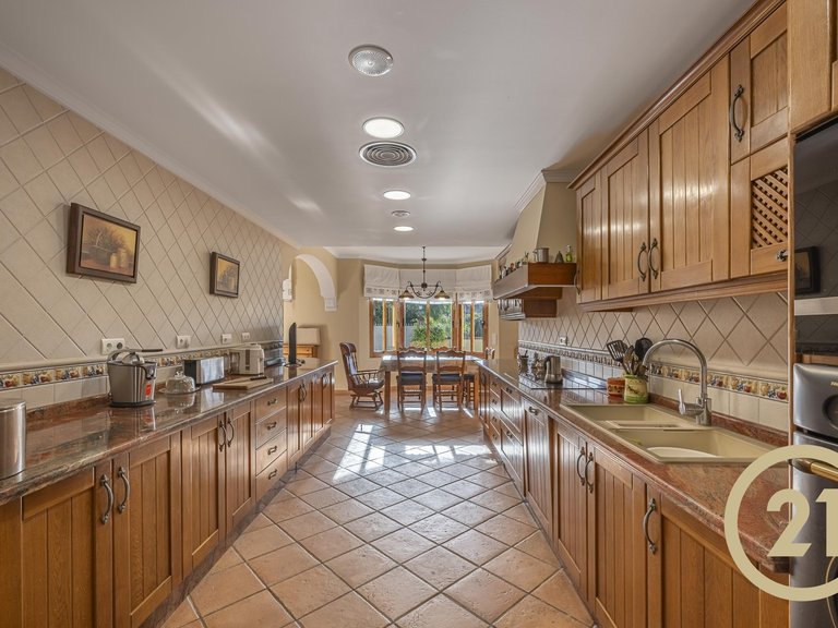 Villa for sale in Estepona, Málaga 3