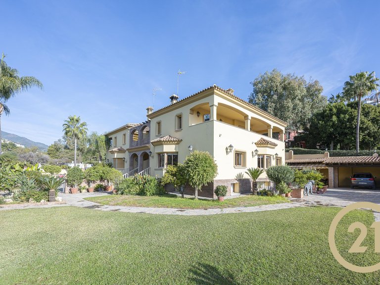 Villa for sale in Estepona, Málaga 4