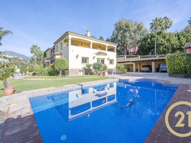 Villa for sale in Estepona, Málaga 5