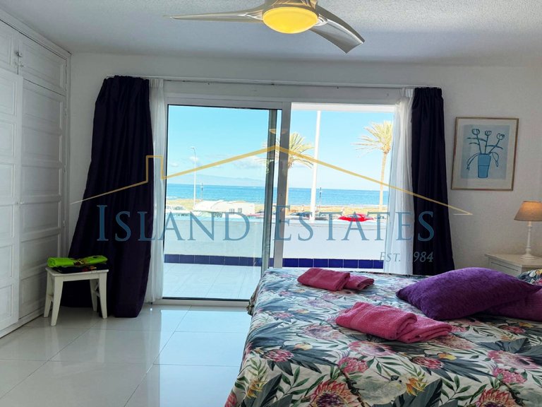 3 Bedroom Townhouse front line to the sea 8