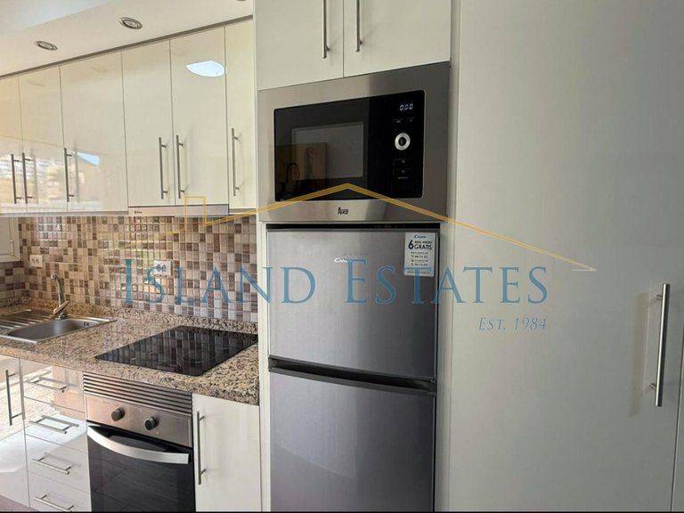 Renovated 1 Bedroom Apartment 50 metres from the Sea 3