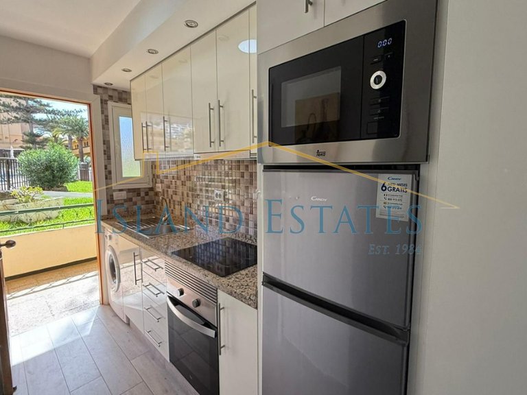 Renovated 1 Bedroom Apartment 50 metres from the Sea 4