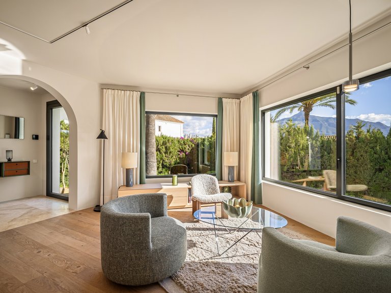 Exclusive villa in a quiet corner of the Golf Valley in Nueva Andalucia, Marbella 2