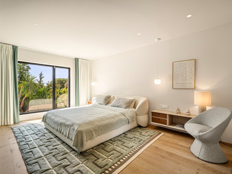 Exclusive villa in a quiet corner of the Golf Valley in Nueva Andalucia, Marbella 6