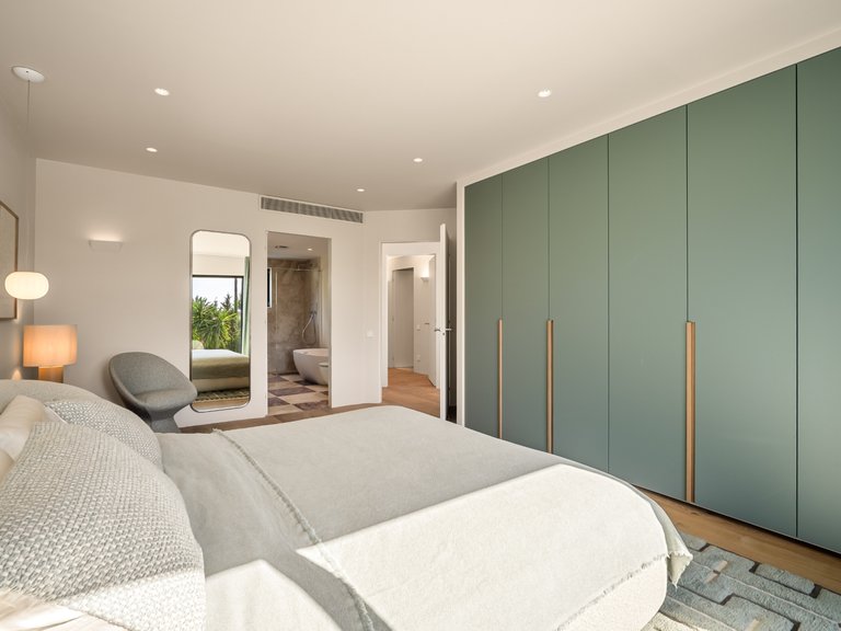 Exclusive villa in a quiet corner of the Golf Valley in Nueva Andalucia, Marbella 7