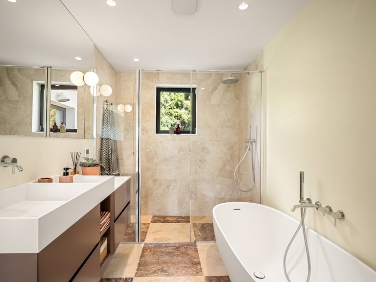 Exclusive villa in a quiet corner of the Golf Valley in Nueva Andalucia, Marbella 8