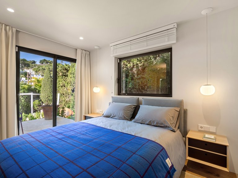 Exclusive villa in a quiet corner of the Golf Valley in Nueva Andalucia, Marbella 16