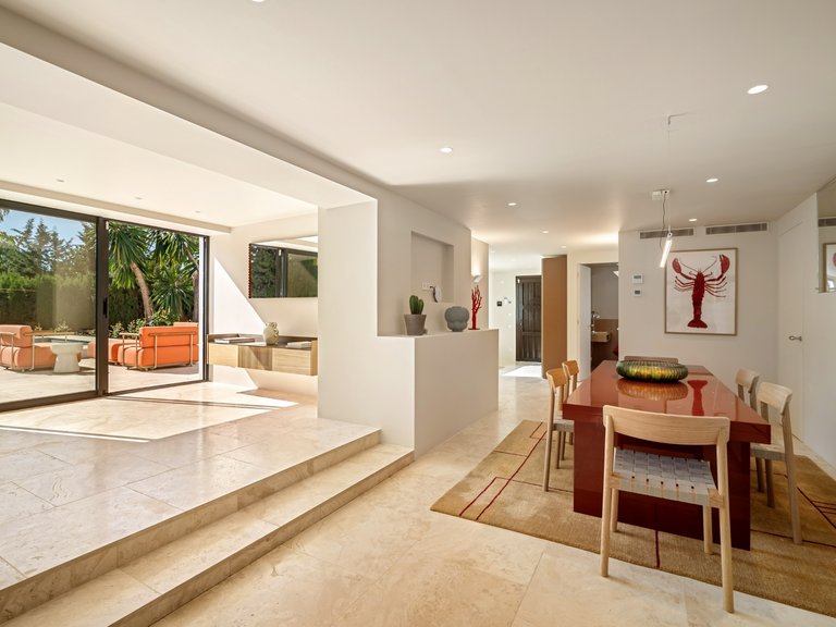 Exclusive villa in a quiet corner of the Golf Valley in Nueva Andalucia, Marbella 13