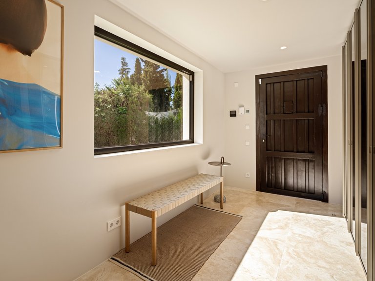 Exclusive villa in a quiet corner of the Golf Valley in Nueva Andalucia, Marbella 15