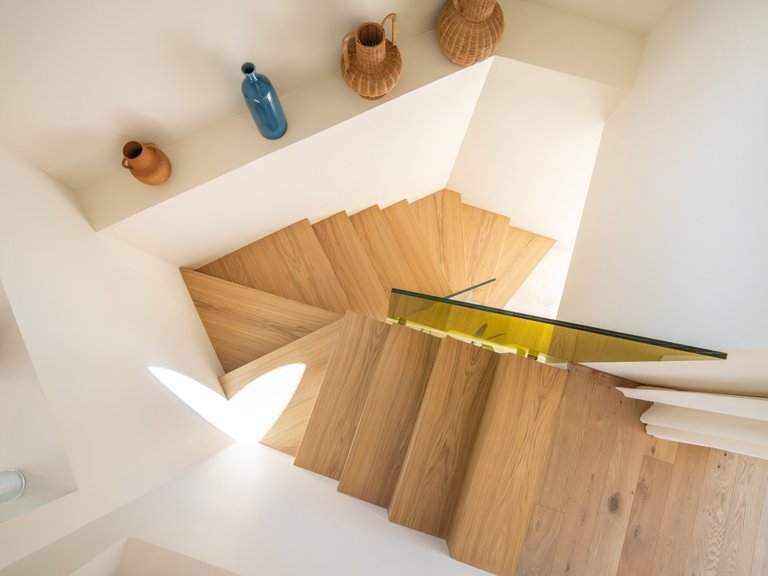 Exclusive villa in a quiet corner of the Golf Valley in Nueva Andalucia, Marbella 9