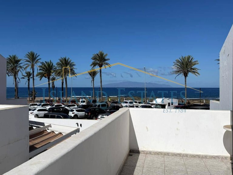 3 Bedroom Townhouse front line to the sea 18