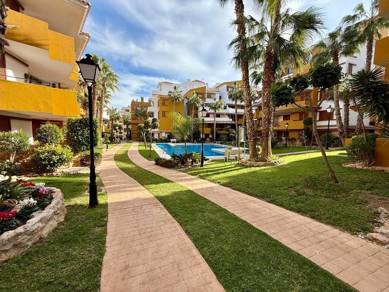 Apartment in “La Recoleta” – 2 Bedrooms, 2 Bathrooms, Garage + Storage Room, Communal Pools 5