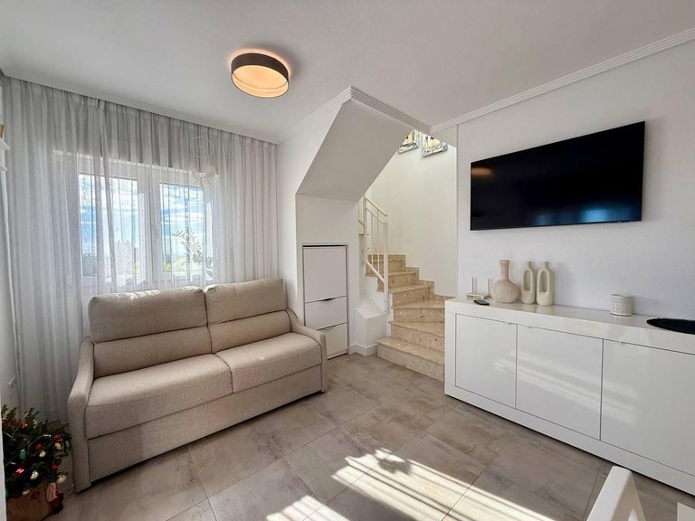 Renovated Duplex Penthouse with Sea Views, 2 Terraces & Parking 4