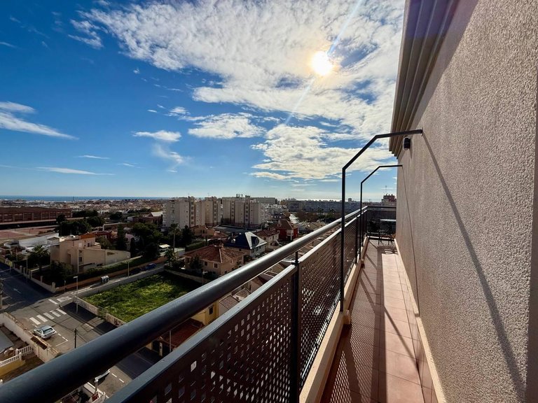 Renovated Duplex Penthouse with Sea Views, 2 Terraces & Parking 5