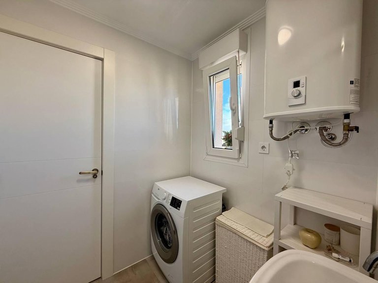 Renovated Duplex Penthouse with Sea Views, 2 Terraces & Parking 9