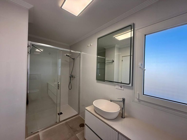 Renovated Duplex Penthouse with Sea Views, 2 Terraces & Parking 13