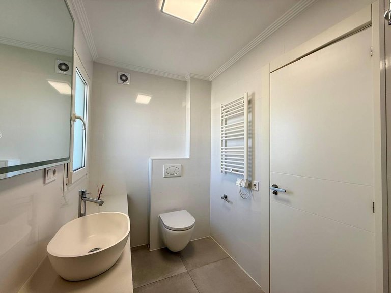 Renovated Duplex Penthouse with Sea Views, 2 Terraces & Parking 14