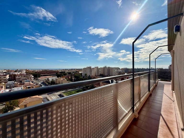 Renovated Duplex Penthouse with Sea Views, 2 Terraces & Parking 15