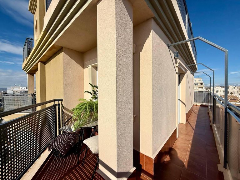 Renovated Duplex Penthouse with Sea Views, 2 Terraces & Parking 16