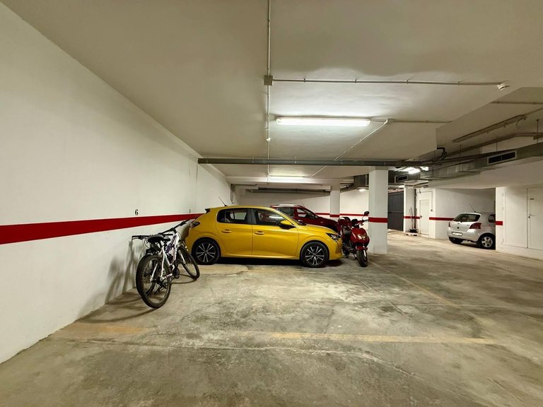 Renovated Duplex Penthouse with Sea Views, 2 Terraces & Parking 17