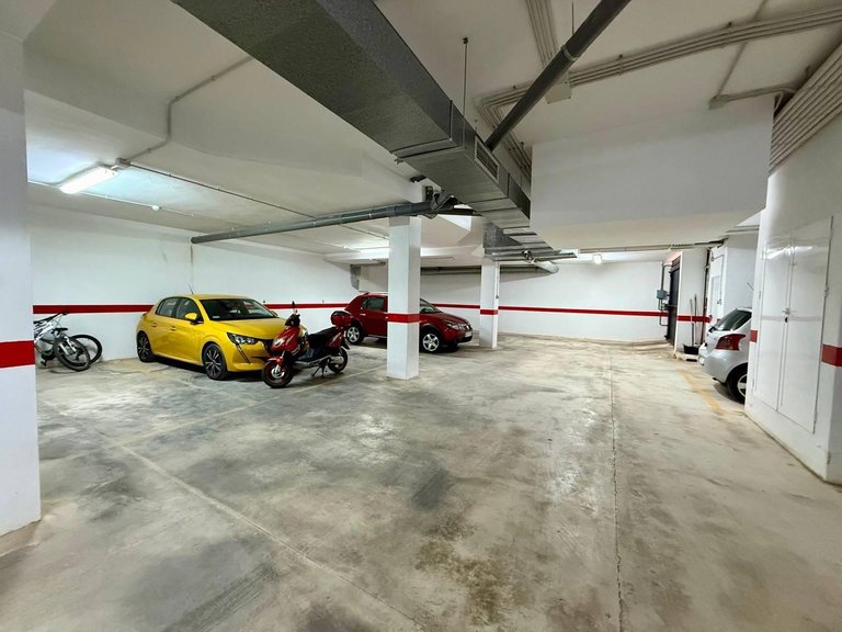 Renovated Duplex Penthouse with Sea Views, 2 Terraces & Parking 18