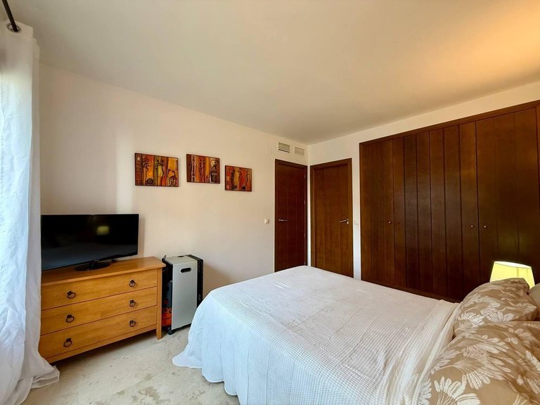 Apartment in “La Recoleta” – 2 Bedrooms, 2 Bathrooms, Garage + Storage Room, Communal Pools 16