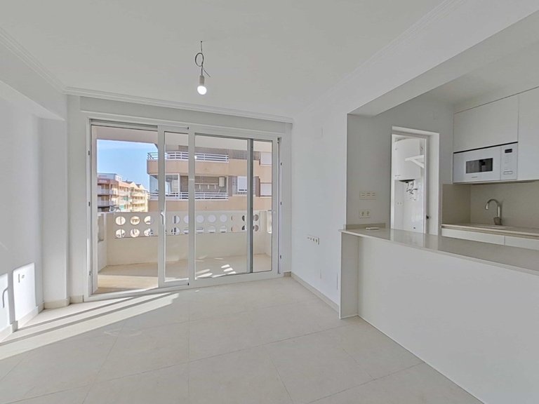 Siente el Mar Desde lo Alto en Este Ático Único 2