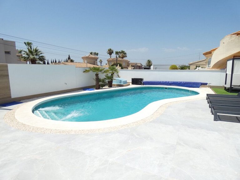 Villa for Sale in Alicante, Alicante 3