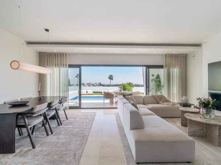 Villa for Sale in Benahavís, Malaga 11